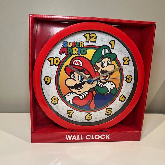 NEW 10" Mario & Luigi Wall Clock - New in Box - from Nintendo - Picture 1 of 3